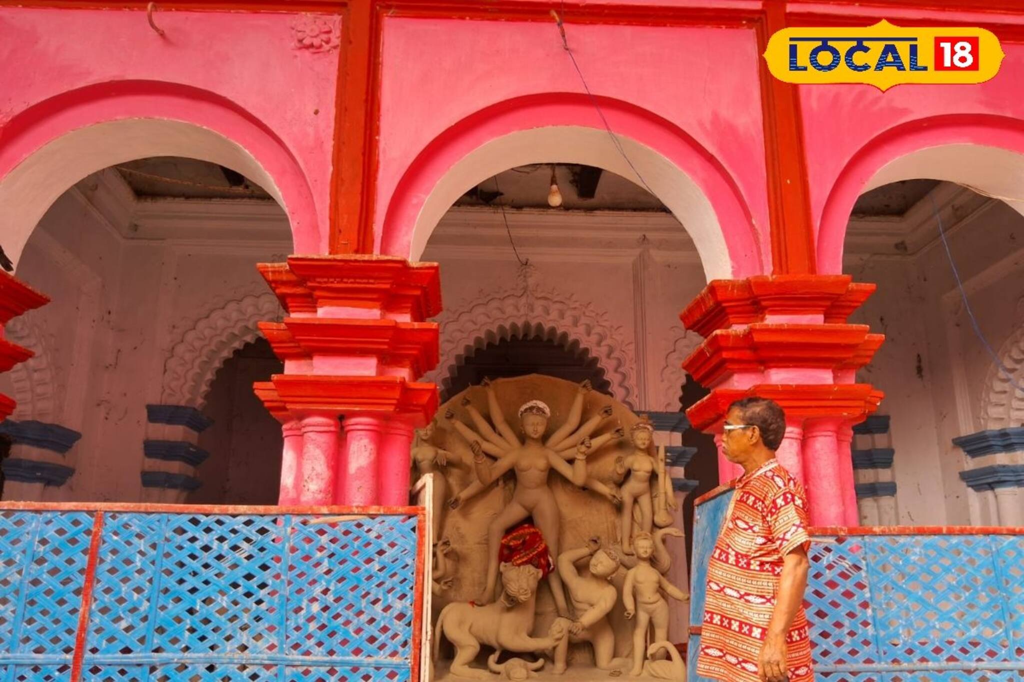সময়ের পলিমাটিতে ম্লান জৌলুস, কড়িবড়গার নীচে সাবেক দুর্গাপুজোয় অমলিন নিষ্ঠা ও আন্তরিকতা