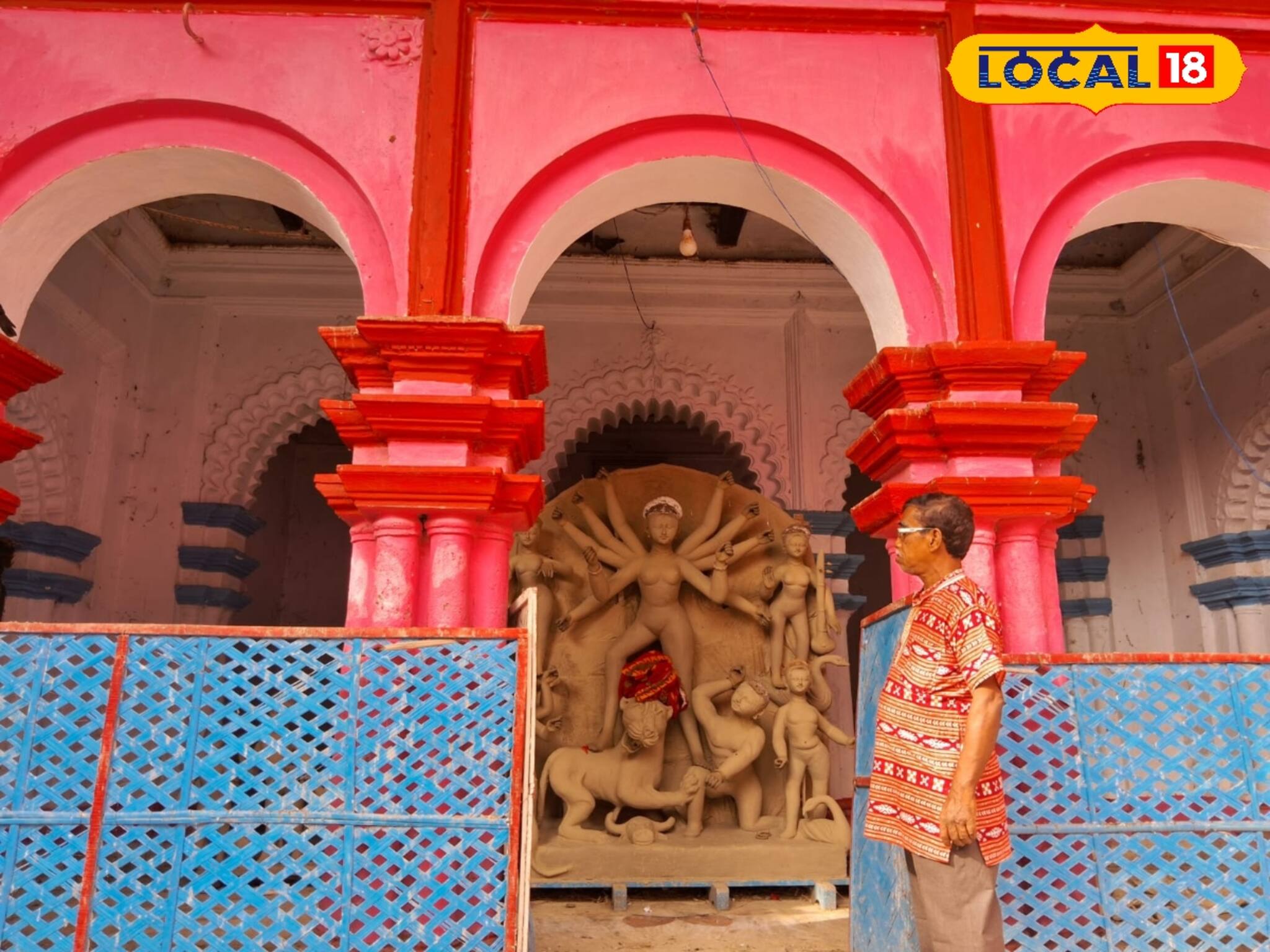 সময়ের পলিমাটিতে ম্লান জৌলুস, কড়িবড়গার নীচে সাবেক দুর্গাপুজোয় অমলিন নিষ্ঠা ও আন্তরিকতা