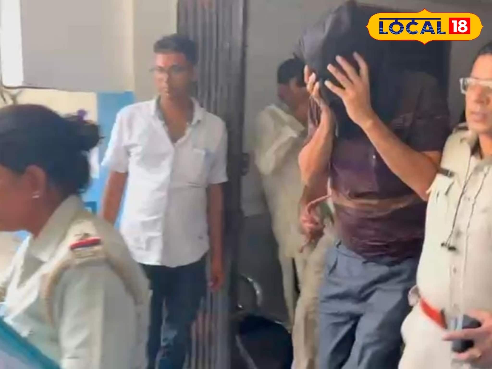 বীরভূমে সপ্তম শ্রেণির ছাত্রীর পচাগলা দেহ উদ্ধার! গ্রেফতার স্কুলেরই ভৌতবিজ্ঞান শিক্ষক