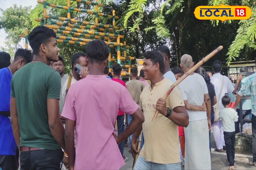 এই হাতি পুজো দেখতে ভিড়ে জমিয়েছিলেন সাধারণ মানুষের সঙ্গে পর্যটকেরা। বিশ্বকর্মার বাহনের পুজো দেখতে পিলখানায় ভিড় জমিয়েছিলেন আশপাশে গ্রামের মানুষজনও। পর্যটকদের কাছে এমন দৃশ্য একেবারেই নতুন। স্বভাবতই খুশি আর উৎসবের আমেজ এখন ডুয়ার্সের জঙ্গল জুড়ে! 