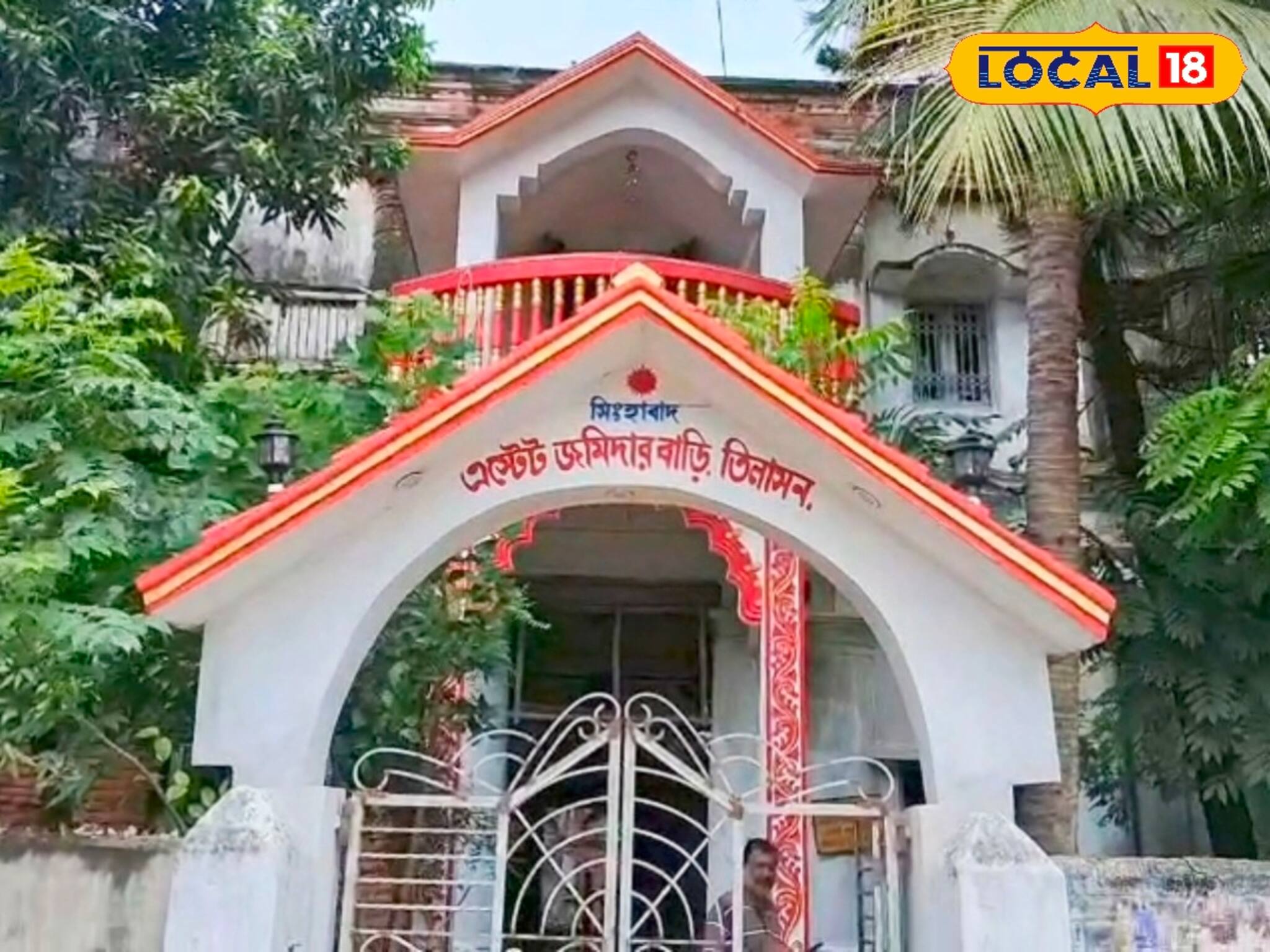 শূন্যে পাঁচ রাউন্ডগুলি! ২২৫ বছর ধরে এমনই প্রথা মেনে মালদহের রায় জমিদার বাড়িতে হয় পুজো