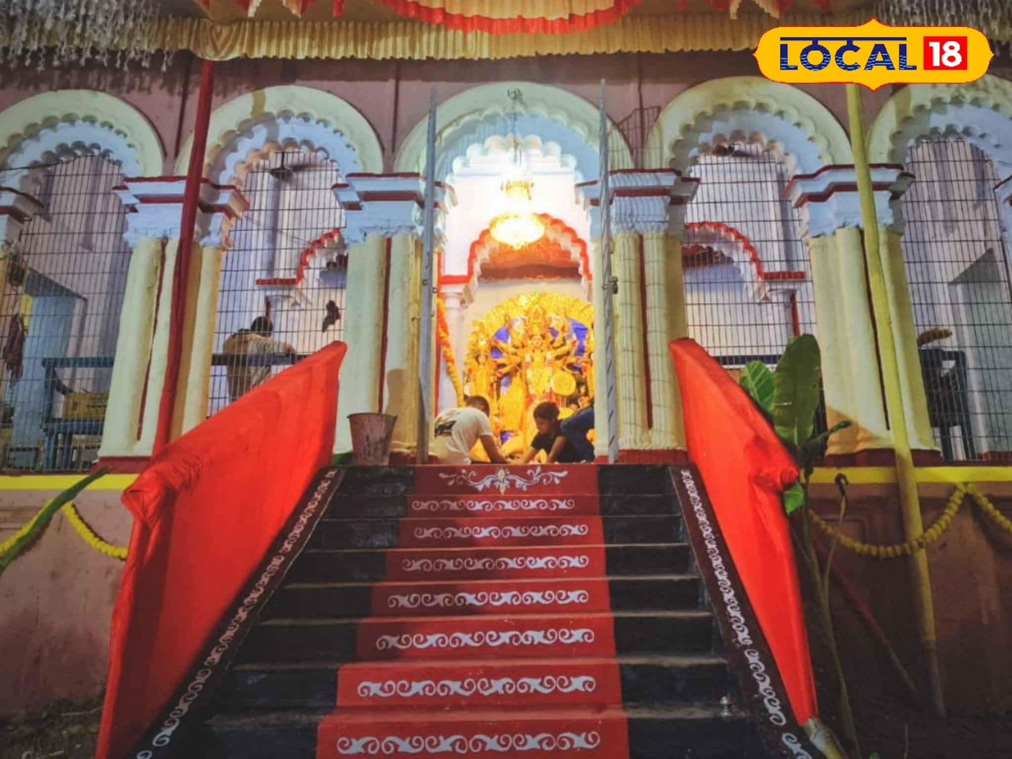 Durga Puja 2025: ৩৫০ বছরেরও বেশি পুরনো, আন্দুল রায় বাড়ির দুর্গাপুজোতেই দু'বার হয় সিঁদুর খেলা, কারণ জানলে চমকে যাবেন