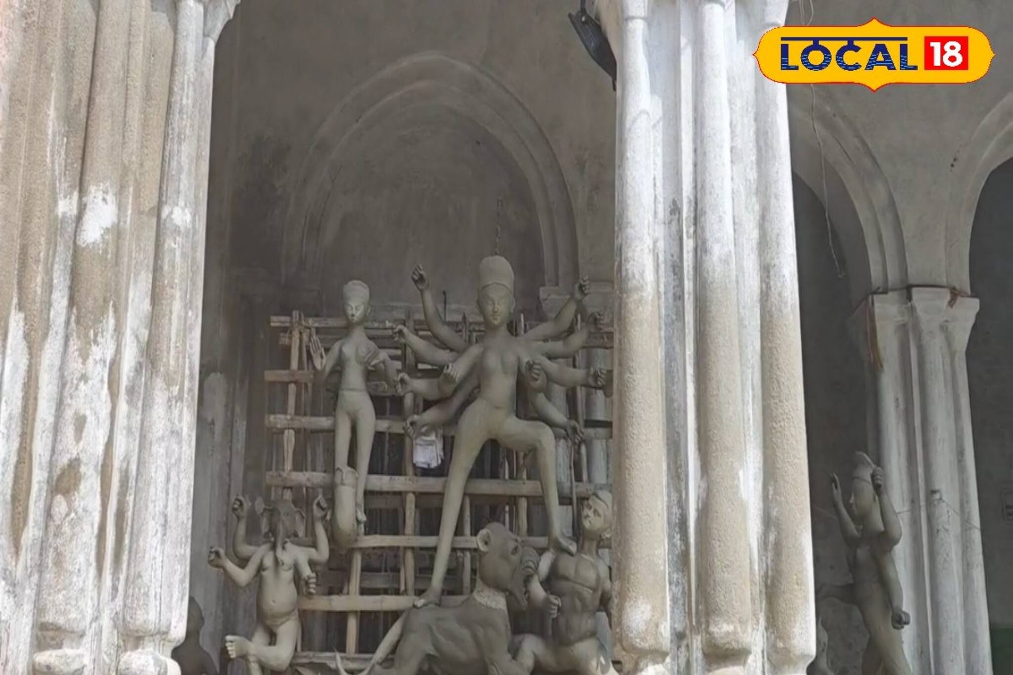 এখানে ইতিহাস কথা বলে... পলাশির যুদ্ধের আগে শুরু হয়েছিল এখানকার পুজো