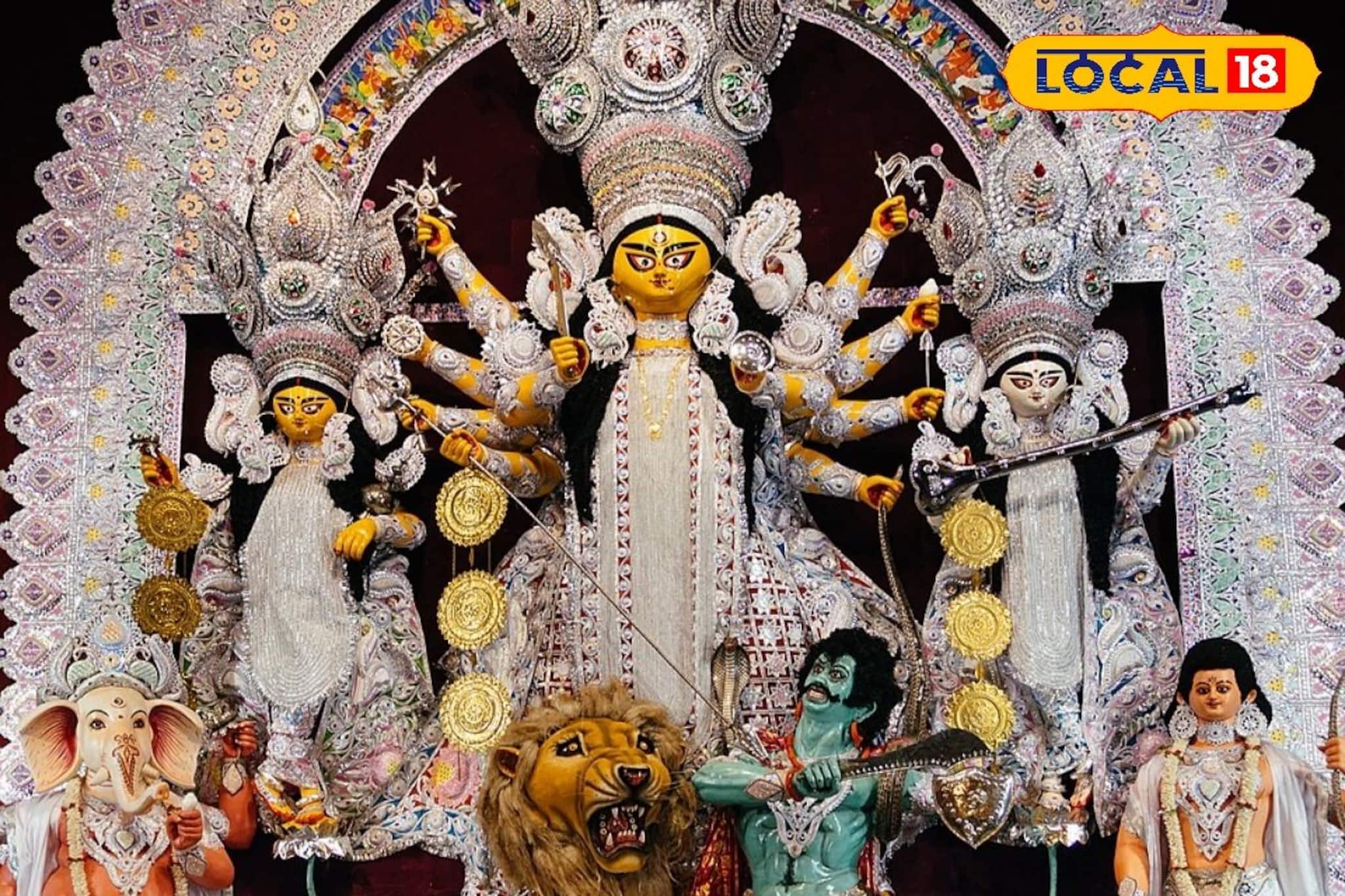 দশ হাতে দশ আয়ুধ! কোন কোন দেবতা কী কী অস্ত্র দিয়েছিলেন দেবী দুর্গাকে? জানুন  
