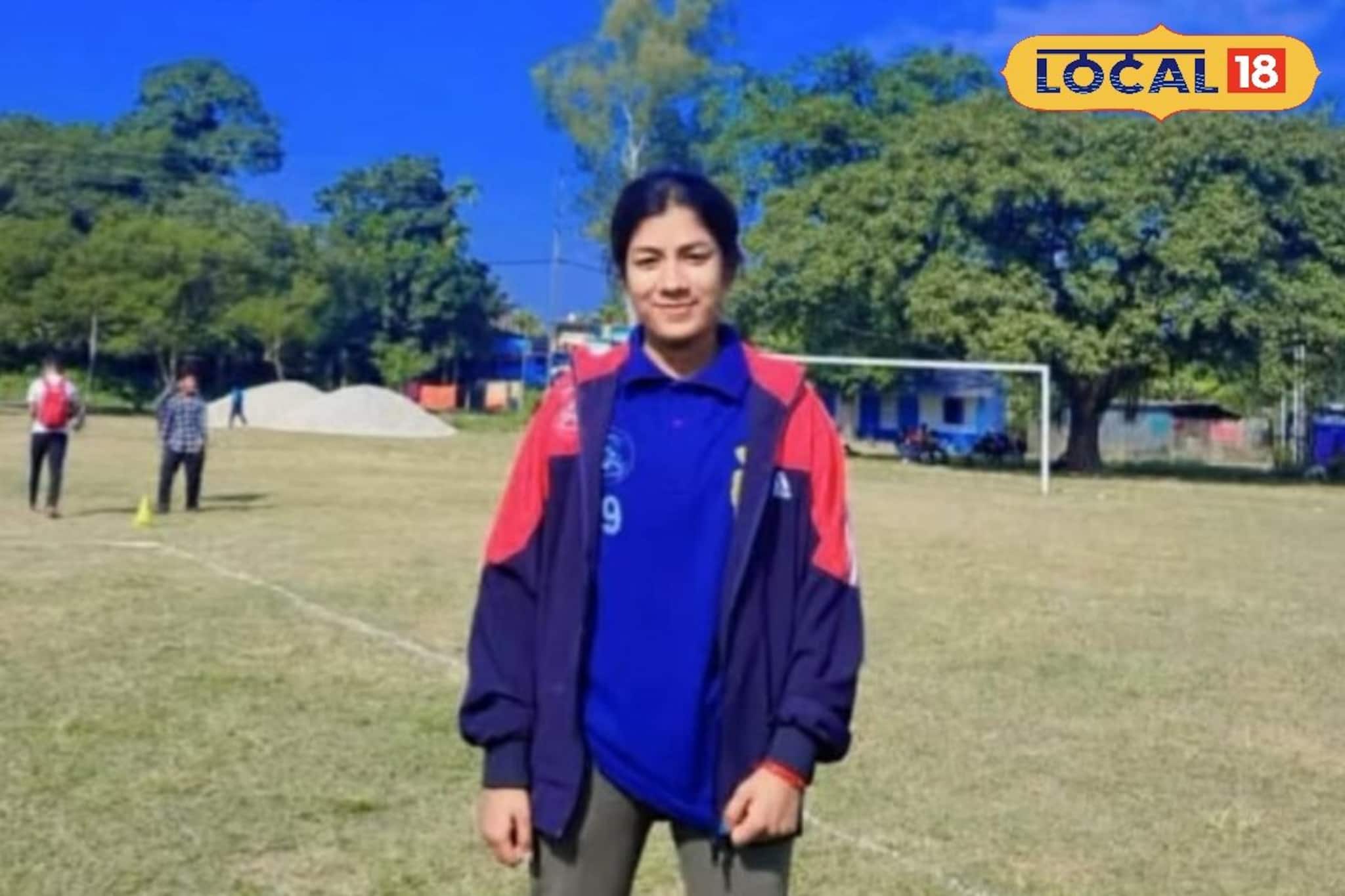 আর্থিক অনটনেও থেমে নেই লড়াই ! জাতীয় স্তরে সফট বলে খেলবে মালদহের কিরণ