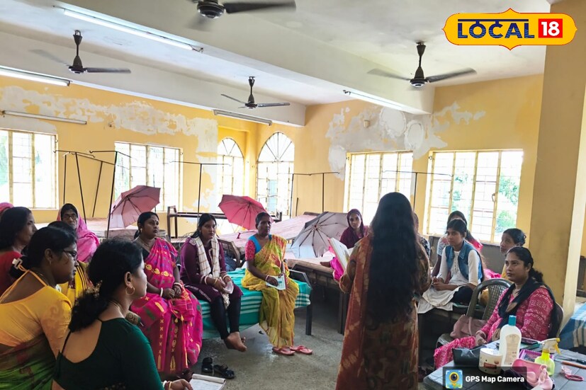 গ্রামের স্ব-সহায়ক দলের মহিলাদেরকে এই প্রশিক্ষণ দেওয়া শুরু হয়েছে পূর্ব মেদিনীপুর জেলায়। সিএডিসি তমলুক প্রোজেক্টের অন্তর্গত তমলুক ব্লকে গ্রামের মহিলাদের বিনামূল্যে পনেরো দিনের বিউটিশিয়ানের প্রশিক্ষণ দেওয়া শুরু হয়েছে। প্রশিক্ষনের পর মিলবে সার্টিফিকেট।