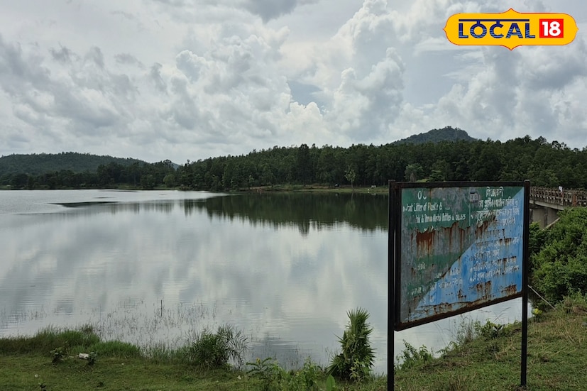 চারিদিকে পাহাড়ে ঘেরা সবুজ শাল জঙ্গলের মধ্যে জলরাশির ছোঁয়ায় সপরিবারে বেড়ানোর পাশাপাশি পিকনিকের আনন্দে মেতে উঠতে চাইলে সেরা ডেস্টিনেশন হতে পারে জঙ্গলমহল তথা ঝাড়গ্রাম অরণ্য সুন্দরীর বেলপাহাড়ি। বেলপাহাড়ির খাঁদারানি লেক। শীতের সময় বাড়তি পাওনা হিসেবে পাওয়া যাবে পরিযায়ী পাখি দেখার সুযোগ। (ছবি ও তথ্য - তন্ময় নন্দী)