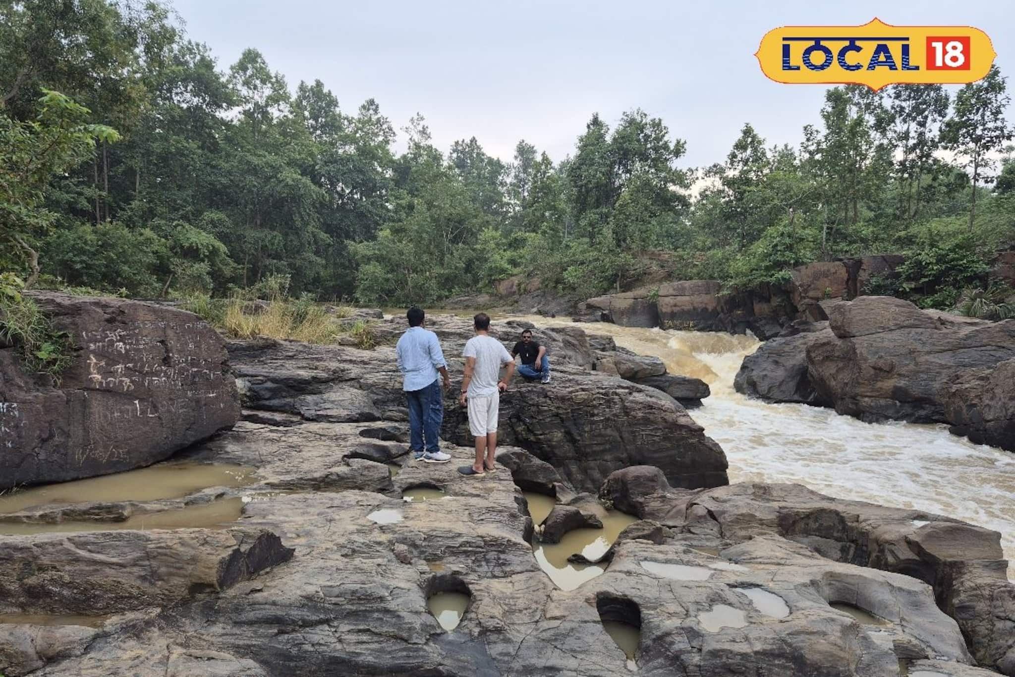 সবুজে ঢাকা পাহাড়, জলপ্রপাত, লেক...কী নেই! ঝাড়গ্রামের 'এই' জায়গা থেকে পুজোয় ঘুরে আসুন