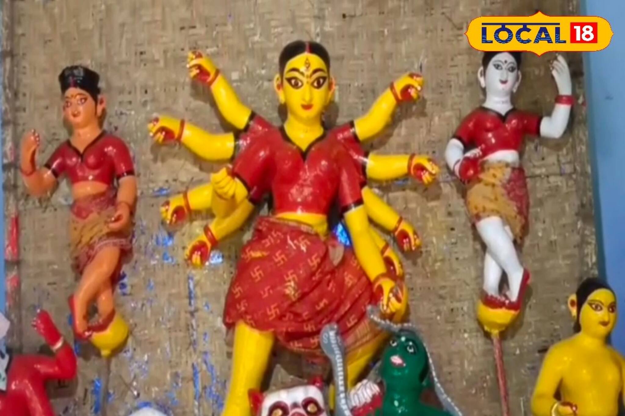 বনেদি পরিবার, তবুও ৯০ বছর ধরে একই প্রতিমায় পুজো হয় উমার! দেখতে যাবেন নাকি?