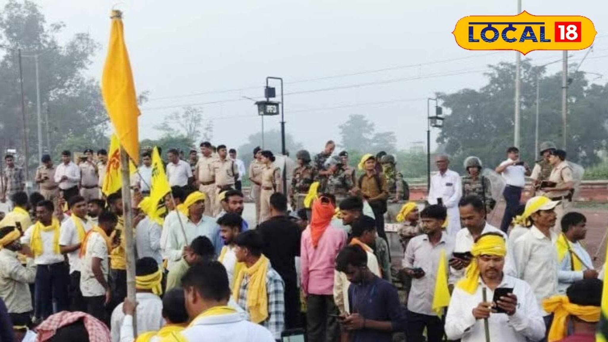 Train: পুজোর প্রাক্কালে বিপর্যস্ত ট্রেন পরিষেবা! উচ্চ আদালতের নির্দেশ অমান্য করেই কুড়মি সমাজের রেল অবরোধ
