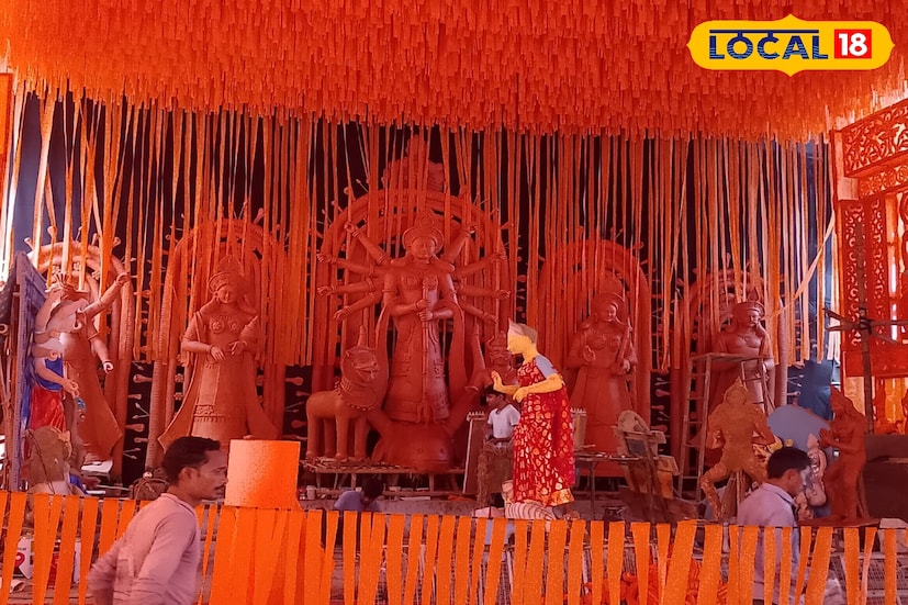 এ বিষয়ে পুজো কমিটির সদস্য অনুপ কুমার চোপড়া ও বলরাম মণ্ডল বলেন, ১৯৭৬ সালে এই পুজো শুরু হয়। বিষ্ণুপুরের টেরাকোটার আদলে তাদের মণ্ডপ তৈরি হচ্ছে। এবার পুরুলিয়াতে বসেই বিষ্ণুপুর দর্শন সম্ভব হবে।