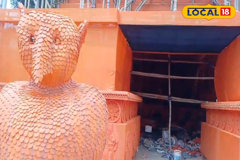 এ বিষয়ে স্থানীয় এলাকার এক বাসিন্দা অনুপ মাহাতো বলেন, প্রত্যেক বছর এই পুজো কমিটির পুজোতে কিছু না কিছু চমক থাকে। ‌ এ বছরও তার ব্যতিক্রম হচ্ছে না। আমরা এই পুজো মণ্ডপে অতি অবশ্যই ঢুঁ মেরে যাই। 