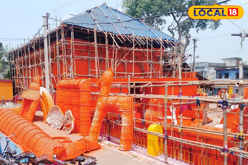 ঝালদার সার্বজনীন দুর্গাপুজো গুলির মধ্যে অন্যতম হল নামোপাড়া সার্বজনীন দুর্গোৎসব সমিতির দুর্গাপুজো। এবছর তাদের সুবর্ণজয়ন্তী উৎসব পালিত হচ্ছে। (ছবি ও তথ্য: শর্মিষ্ঠা ব্যানার্জি)