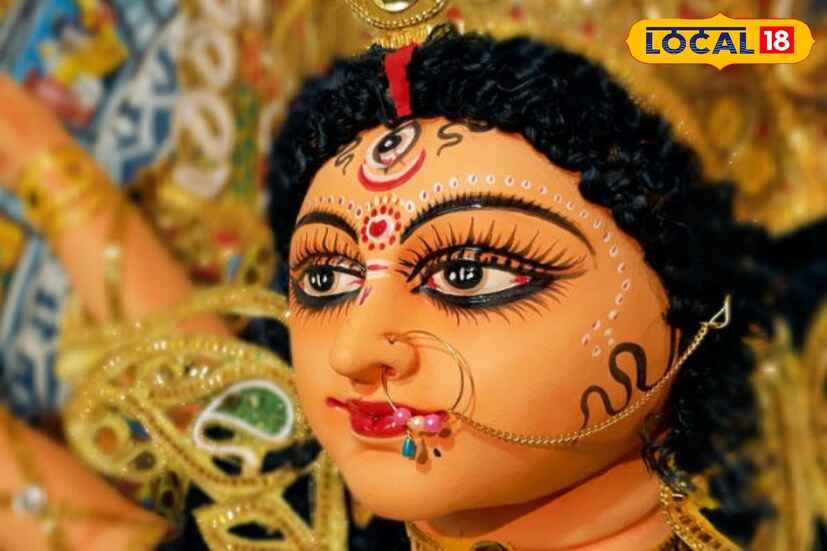 *উত্তর ২৪ পরগনা, রুদ্র নারায়ণ রায়: কলকাতার পাশাপাশি উত্তর ২৪ পরগনা জেলায় শারদ উৎসবে দর্শনার্থীদের বিশেষ নজর থাকে দমদমের বিগ বাজেটের বেশ কয়েকটি পুজোর দিকে। শিল্প-সৃজনশীলতার সঙ্গে থিমের ছোঁয়ায় মণ্ডপসজ্জা মুগ্ধ করে সকলকে। একনজরে দেখে নেওয়া যাক দমদমের পাঁচ পুজো...