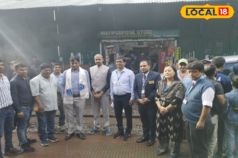 *ডিএইচআর-এর দাবি, এই উদ্যোগ পাহাড়ের ঐতিহ্যবাহী পর্যটনকে সমৃদ্ধ করার পাশাপাশি স্থানীয় মানুষেরও উপকারে আসবে। ট্রেন ভ্রমণের রোমাঞ্চ, পাহাড়ি প্রকৃতির মাধুর্য আর চা-বাগানের অভিজ্ঞতা মিলিয়ে তৈরি হচ্ছে এক নতুন দিগন্ত, যা পর্যটকদের কাছে হয়ে উঠবে অবিস্মরণীয়।