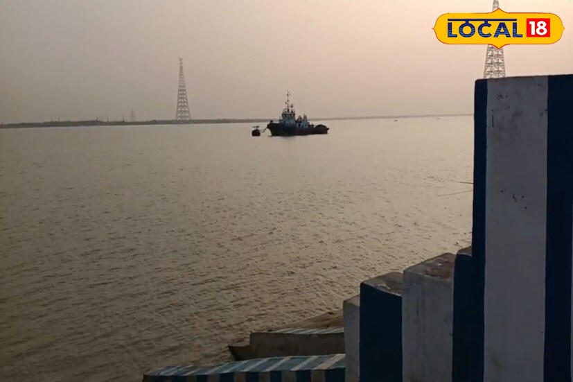 ডায়মন্ড হারবারের সাংসদ অভিষেক বন্দ্যোপাধ্যায়ের অনুপ্রেরণায় রায়চক নদীর ধারে দীর্ঘদিন ধরে সৌন্দর্যায়নের কাজ চলছে। সেই কাজ প্রায় শেষের দিকে। তবে পুজোর আগেই এই সেলফি পয়েন্টটি যুবক-যুবতীদের কাছে টানবে বলে মনে করছেন সকলে।