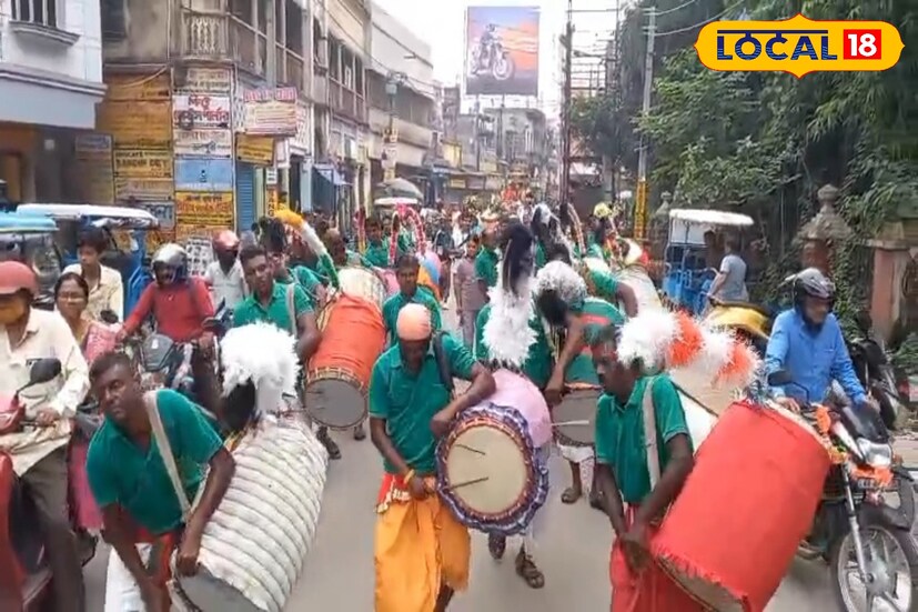 ১৭০২ সালে স্বপ্নাদেশ পেয়ে চুনুরীদের কাছে থাকা দামোদর নদের পার থেকে উদ্ধার করে দেবী সর্বমঙ্গলাকে বর্ধমানের মহারাজ কীর্তিচাঁদ মন্দিরে প্রতিষ্ঠা করেন। তখন থেকেই বর্ধমানের অধিষ্ঠাত্রী দেবী মা সর্বমঙ্গলা। প্রতি বছর চিরাচরিত প্রথা মেনে মহালয়ার পরে প্রতিপদে দেবীর ঘটে জল ভরা হয়,আজও তার ব্যতিক্রম হয়নি।