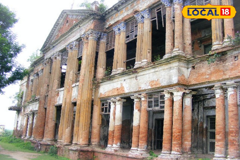 বিশ্ববিখ্যাত চিত্র পরিচালক সত্যজিৎ রায় তাঁর দেবী ও জলসাঘর সিনেমার শুটিং করেছিলেন এখানে। অতীত গৌরবের স্মৃতি বুকে আঁকড়ে থাকা এই রাজবাড়িকে হেরিটেজ হিসেবে ঘোষণা করেছে হেরিটেজ কমিশন। আগামী দিনে জেলার অতীত ইতিহাস জানুক বর্তমান প্রজন্ম। পর্যটন মানচিত্রে গুরুত্বপূর্ণ হয়ে উঠুক মুর্শিদাবাদ। 