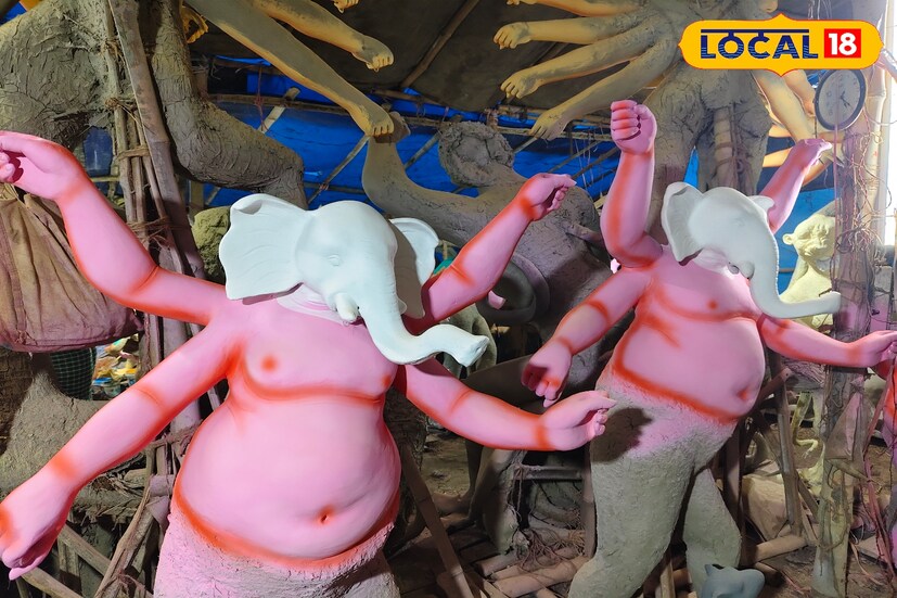 সবচেয়ে বড় সমস্যা হল—প্রতিমা কীভাবে নিরাপদে মণ্ডপে পৌঁছবে। হঠাৎ বৃষ্টি বা রাস্তার কাদা প্রতিমা পরিবহনে মারাত্মক সমস্যা তৈরি করছে। শিল্পী থেকে উদ্যোক্তা—সবার মাথায় এখন একই দুশ্চিন্তা ঘুরপাক খাচ্ছে। আবহাওয়া যদি অনুকূল না হয়, তবে পুজোর প্রস্তুতিতে আরও ভাটা পড়তে পারে। (ছবি ও তথ্য: মিজানুর রহমান)