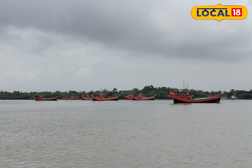 উত্তাল নদী ও সমুদ্রের কারণে মৎস্যজীবীদের আগামী ২৭ সেপ্টেম্বর পর্যন্ত সমুদ্রে যেতে নিষেধ করা হয়েছে।ফলে পুজোর আগেই আবারও ফিরে আসতে হবে মৎস্যজীবীদের। যার জেরে চিন্তার ভাঁজ দেখা দিয়েছে মৎস্যজীবীদের কপালে। 