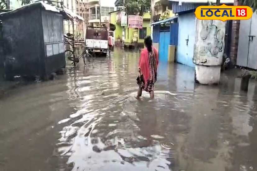দক্ষিণবঙ্গ জুড়ে টানা বৃষ্টির প্রভাবে জলমগ্ন একাধিক শহর ও গ্রাম। টানা বৃষ্টির ফলে জল যন্ত্রণা বেড়েছে মানুষের।  টানা বৃষ্টিতে পূর্ব মেদিনীপুরের তমলুক শহর ভয়াবহ পরিস্থিতির মুখোমুখি হয়েছে তাম্রলিপ্ত পৌরসভার বিভিন্ন ওয়ার্ড। (ছবি ও তথ্য: সৈকত শী)