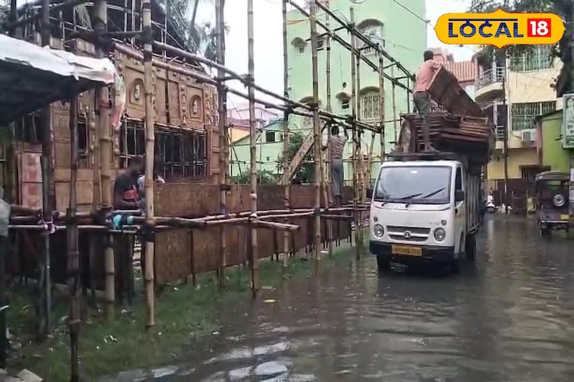 কোথাও হাঁটু সমান জল কোথাও আবার আরও একটু বেশি, তমলুক শহরের বিভিন্ন ওয়ার্ডের বাসিন্দাদের জনজীবন ব্যাহত সকাল থেকে নিম্নচাপের টানা বৃষ্টিতে। আবহাওয়ার পূর্বাভাস পরপর কয়েকদিন ভারী বৃষ্টির সম্ভাবনা। আর তাতে চিন্তা বাড়ছে পৌরবাসী থেকে শুরু করে পৌর প্রশাসনের।