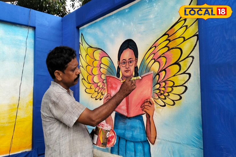 ১৭ তম বর্ষে ১০ লক্ষ টাকা বাজেটে একটি মডেল স্কুলের আদলে এই মণ্ডপ তৈরীর কাজ একেবারে শেষের মুখে। ছবি ও তথ্য নীলাঞ্জন বন্দ্যোপাধ্যায়
