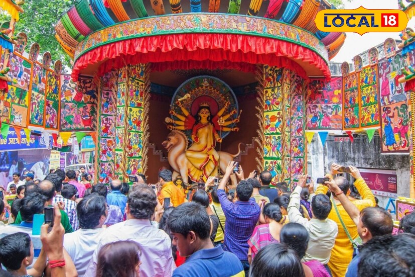 শিলিগুড়ি, ঋত্বিক ভট্টাচার্য : দুর্গাপুজো মানেই খাওয়া-দাওয়ার রেশ! মণ্ডপে মণ্ডপে ঘোরা আর সঙ্গে পেটপুজো—এই দুই মিলে উৎসবের আমেজ যেন পূর্ণতা পায়। শিলিগুড়ি শহরও তার ব্যতিক্রম নয়। পুজোর ভিড় সামলে যে যার মতো করে খাওয়ার জায়গা খুঁজে নেন দর্শনার্থীরা। এবারের পুজোতেও শহরে রয়েছে নানা স্বাদের অফার—বাংলা থালি থেকে শুরু করে ফাইন ডাইনিং, সবই মিলবে আপনার হাতের নাগালে।