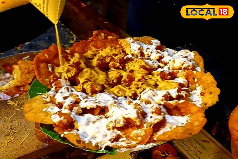 পুজো দেখার ফাঁকে খাওয়াদাওয়া তো সারতেই হবে। বাটানগরে ঠাকুর দেখার পর কোথায় সারবেন পেটপুজো, রইল হদিস। পুজো মন্ডপের কাছেই পেয়ে যাবেন অনেক ফাস্টফুডের দোকান। খুব সুন্দর খাবার পাবেন এখানে। তবে কাছেই বিষ্ণুর পাপড়ি চাট দোকানে সুন্দর ফাস্টফুড পাবেন।