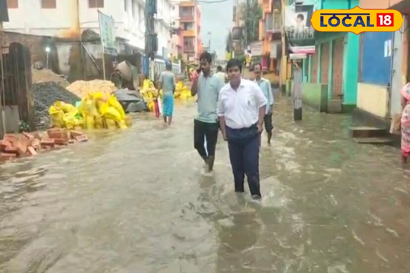 বারুইপুর মদারাট গ্রাম পঞ্চায়েতে মাদারাট পপুলার অ্যাকাডেমি স্কুলের সামনেই জলে জলমগ্ন হয়ে আছে। ছাত্র-ছাত্রীরা যাতায়াতে অসুবিধে এবং সাধারণ মানুষের যাতায়াতে অসুবিধা হচ্ছে চার চাকা গাড়ির, অটো, টোটো, ভ্যান রিক্সা যাতায়াতের অসুবিধা।