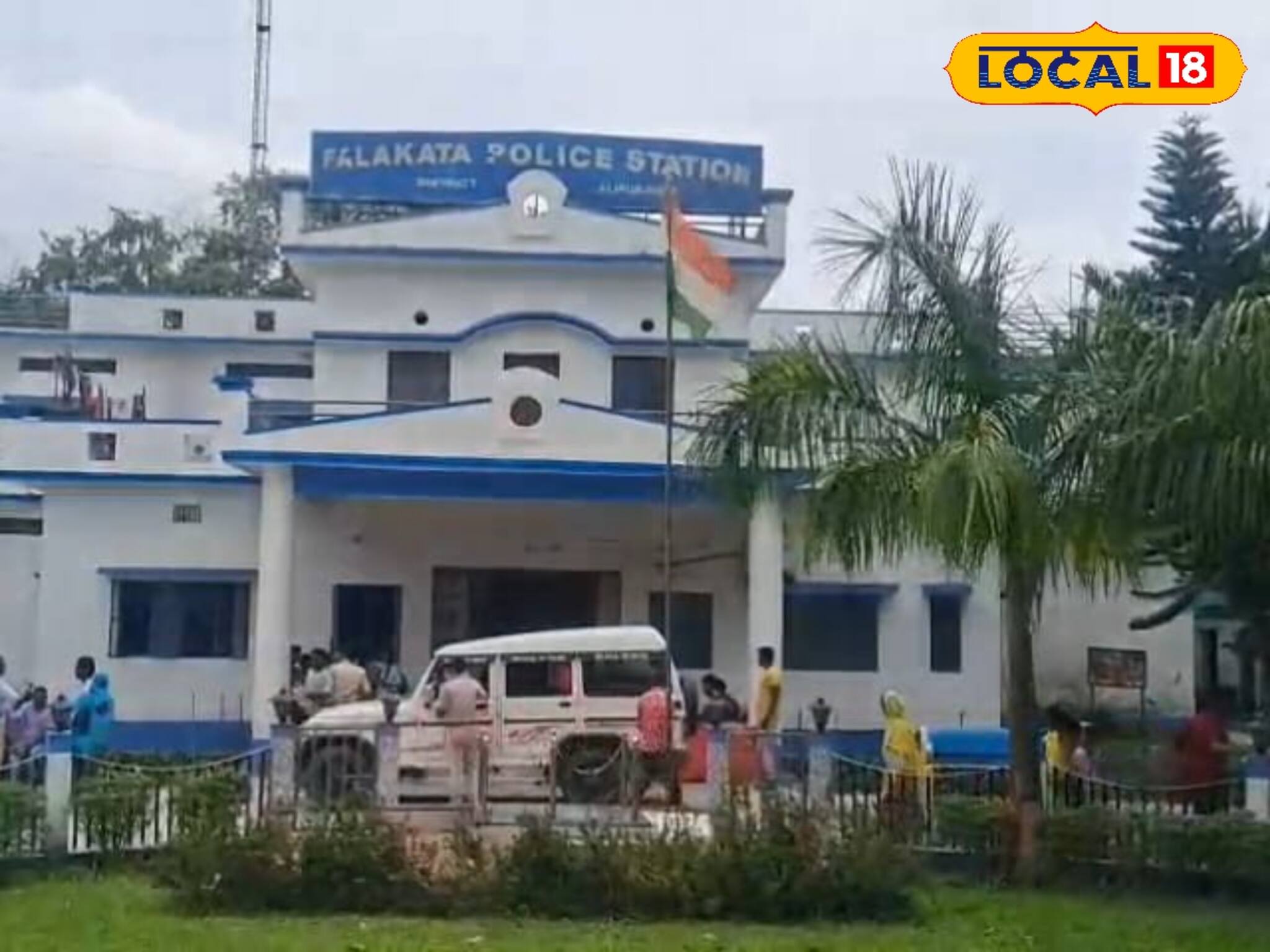 Police: পুরো সিনেমা! বাথরুম যাবে বলে ফালাকাটা থানায় এ কী কাণ্ড মহিলা আসামীর? ঘাম ছুটছে পুলিশের