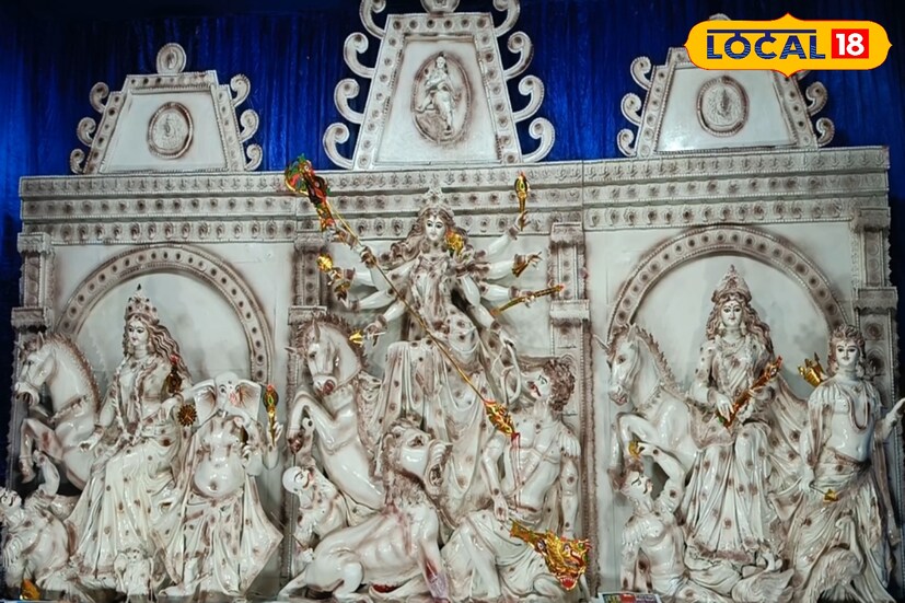 অতএব, এবারের দুর্গোৎসবে শুধু ঠাকুর দেখাই নয়, পেটপুজোর হদিসও রাখুন হাতের কাছে। বসিরহাটের মাটিতে থিম পুজোর পাশাপাশি খাবারের স্বাদও হয়ে উঠুক উৎসবের অন্যতম আকর্ষণ।