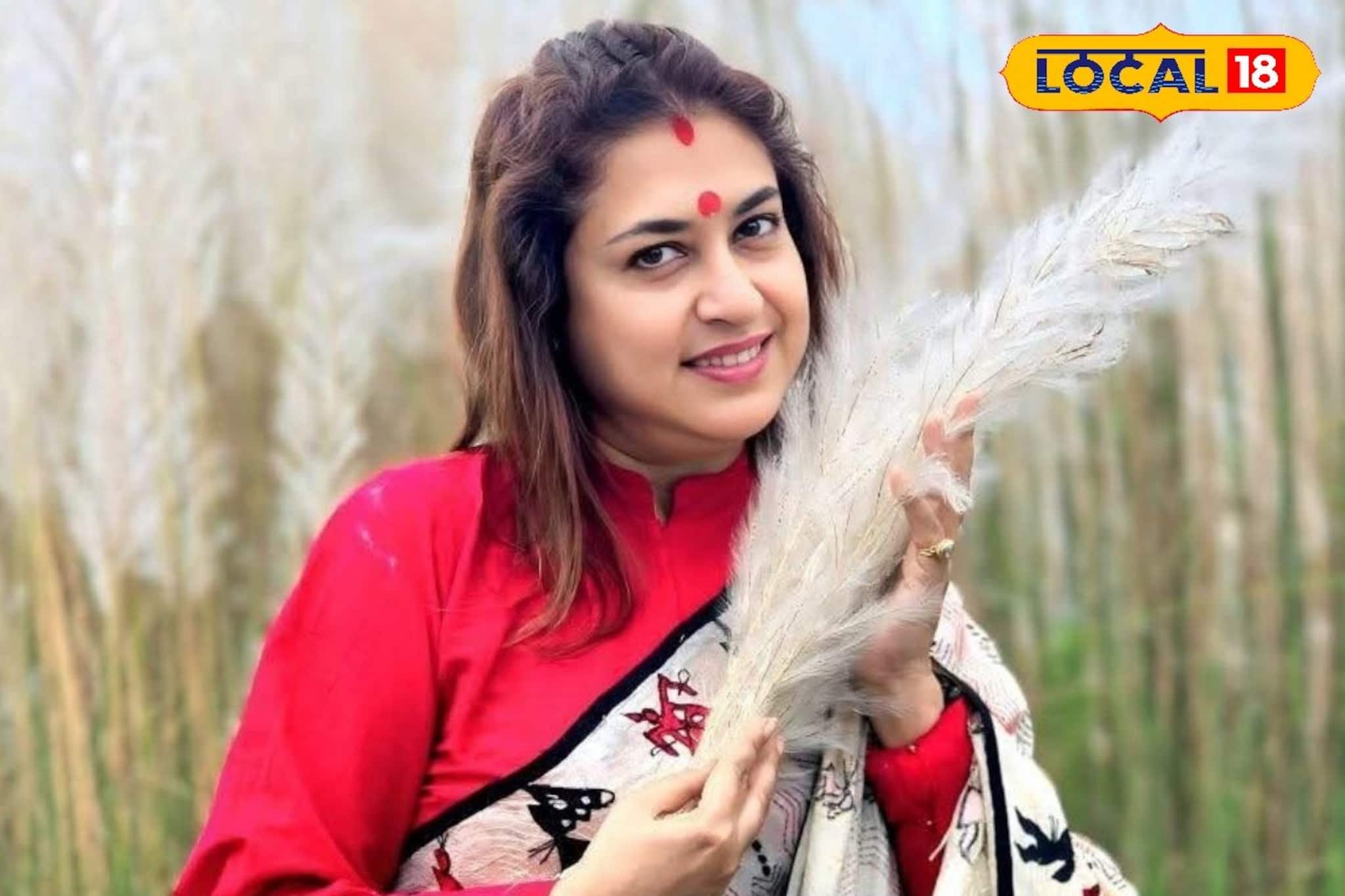 কাশফুল হাতে অন্য রূপে শতাব্দী রায়, পুজোয় নেটদুনিয়ায় ঝড় তুললেন সাংসদ-অভিনেত্রী