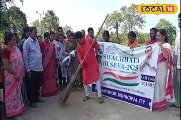 জঞ্জাল পরিষ্কার করছেন পুরসভার চেয়ারম্যান! পুজোর আবহে শান্তিপুরে বেনজির ছবি জঞ্জাল পরিষ্কার করছেন পুরসভার চেয়ারম্যান! পুজোর আবহে শান্তিপুরে বেনজির ছবি