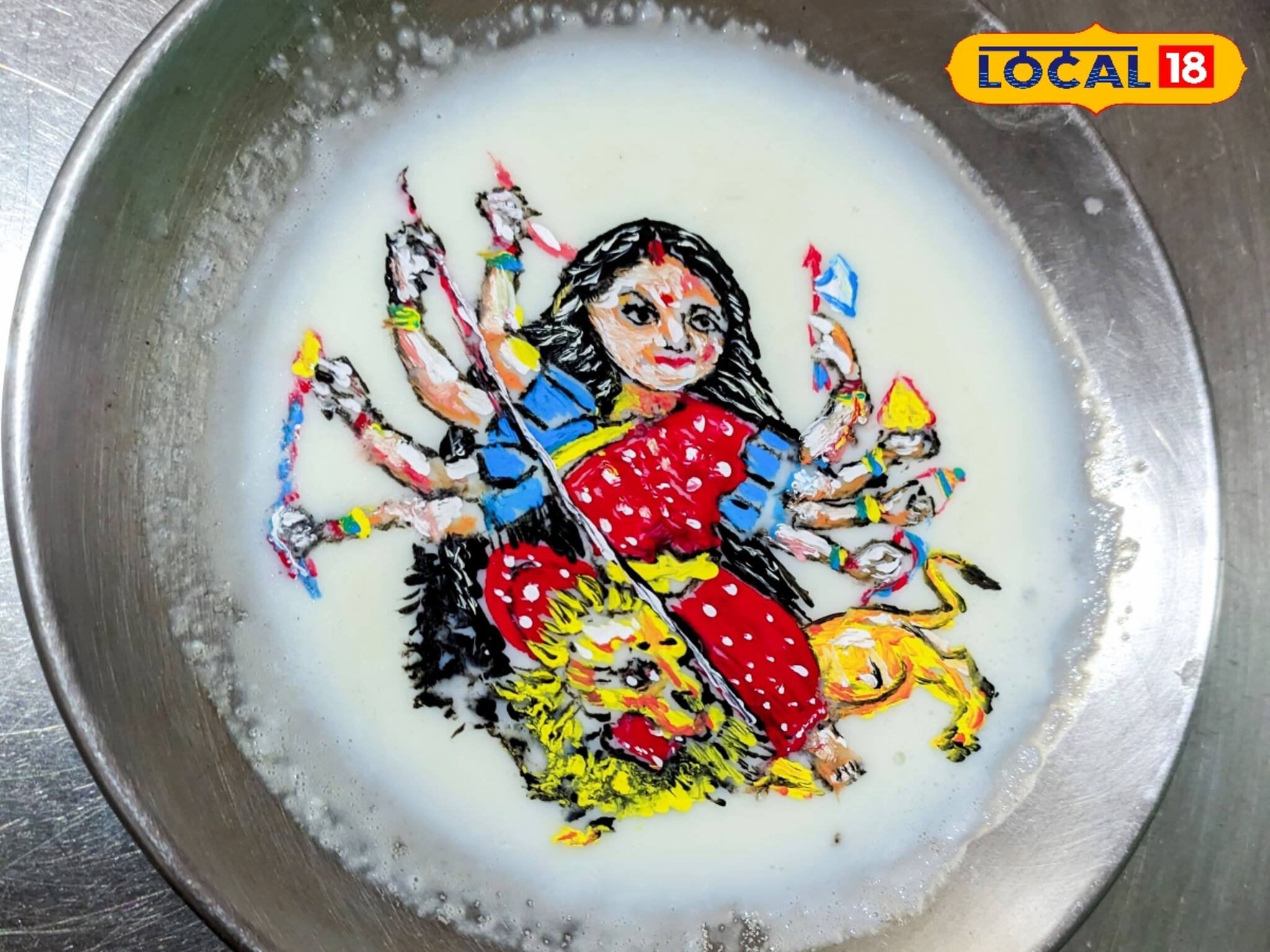দুধে দুর্গা! তরল ক্যানভাসে শিল্পীর অনবদ্য ছবি, নাম উঠবে কি গিনেজ বুক অফ ওয়ার্ল্ড রেকর্ডে?