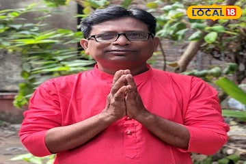 দুধে দুর্গা! তরল ক্যানভাসে শিল্পীর অনবদ্য ছবি, নাম উঠবে কি গিনেজ বুক অফ ওয়ার্ল্ড রেকর্ডে? দুধে দুর্গা! তরল ক্যানভাসে শিল্পীর অনবদ্য ছবি, নাম উঠবে কি গিনেজ বুক অফ ওয়ার্ল্ড রেকর্ডে?