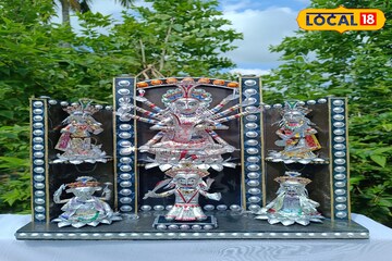ফেলে দেওয়া ওষুধের প্যাকেট দিয়ে দুর্গা প্রতিমা! স্কুল শিক্ষকের তাক লাগানো হাতের কাজ দেখুন