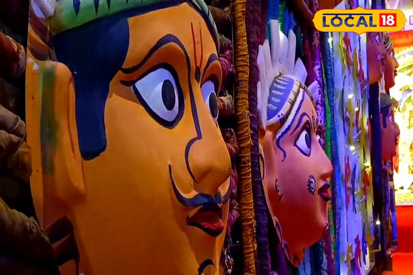 নিউ ব্যারাকপুরে শক্তি সংঘের ৭৫ তম বর্ষে মণ্ডপে তুলে ধরা হয়েছে বাংলার হারিয়ে যাওয়া ঐতিহ্যের ছোঁয়া পুতুল নাচ কে