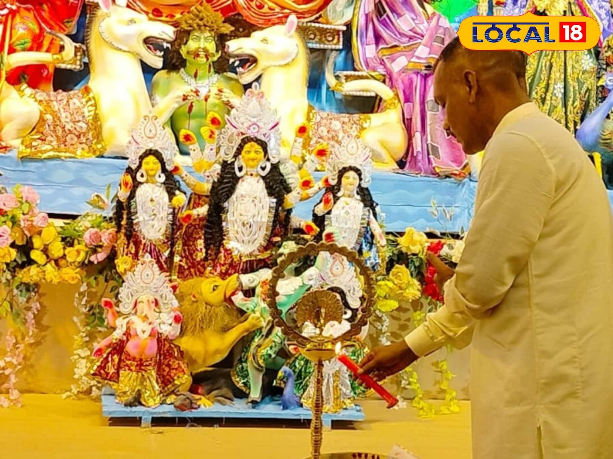 ছুটির মেজাজে পুজোর উৎসবে মেতে উঠলেন সাংসদ মনোজ টিজ্ঞা