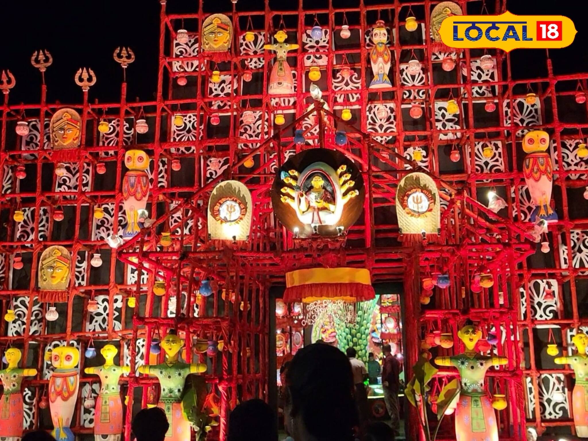 বাঙালিয়ানাকে ফুটিয়ে তোলা, বাংলার কৃষ্টিতেই মণ্ডপসজ্জা! দেউলী যুবতীর্থে ভিড় আর ভিড়