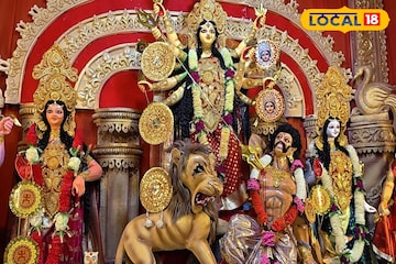 এক সময় জীবিকা আজ হারিয়ে যাচ্ছে! দেবীর কাছে প্রার্থনা নিয়ে সেজে উঠল থিম এক সময় জীবিকা আজ হারিয়ে যাচ্ছে! দেবীর কাছে প্রার্থনা নিয়ে সেজে উঠল থিম