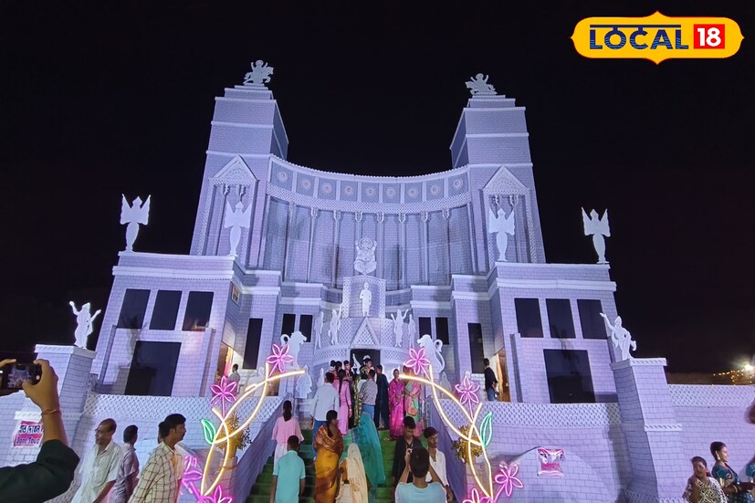 শহর থেকে গ্ৰাম পুরুলিয়া জেলা জুড়ে বিভিন্ন জায়গাতেই দুর্দান্ত পুজো হতে দেখা গিয়েছে। তাদের মধ্যে নজর কেড়েছে বলরামপুরের সরাইপাড়া ষোলআনা দুর্গাপুজো কমিটির পুজো।