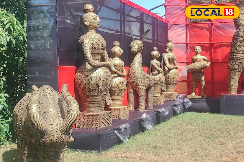 বাঁকুড়ার লুপ্ত প্রায় ডোকরা শিল্পকেই পুজোর থিম বানিয়েছে ঝাড়গ্রামের মানিকপাড়ার অভিনন্দন দূর্গা পূজা কমিটি।