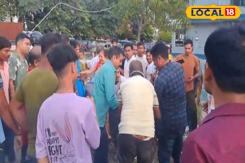 পুজোর মধ্যে তিস্তায় ভেসে এল বিশালাকৃতি ওটা কি? জালে ধরা পড়তেই শোরগোল এলাকা! তিস্তা নদীর রেল ব্রিজের কাছে ভেসে যেতে দেখা যায় বিরাট আকৃতির অজগর। অচেনা অতিথিকে দেখে মুহূর্তে কৌতূহল আর আতঙ্ক ছড়িয়ে পড়ে আশপাশে। কিছুক্ষণের মধ্যেই সাপটি আটকে যায় এক মাছ ধরার জালে। অবাক হয়ে নদীর পাড়ে দাঁড়িয়ে সবাই দেখছিলেন সেই দৃশ্য। 