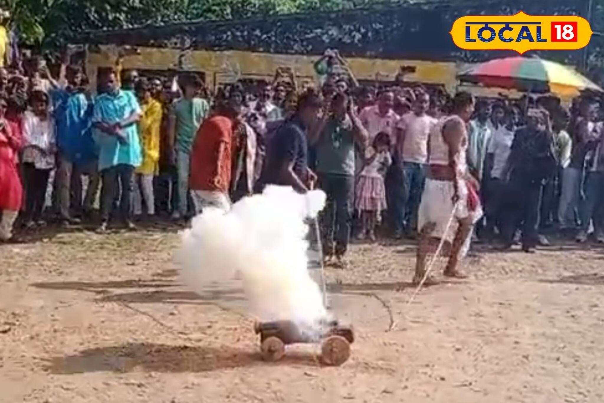 ছাতিনাকান্দি গোপীবাবুর বাড়িতে আজও কামান ফাটিয়ে হয় সন্ধিপুজোর শুরু, দেখুন