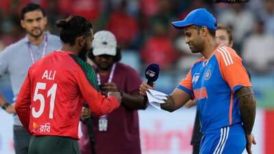 প্রসঙ্গত, আগামী মাসেই শুরু হচ্ছে টি২০ বিশ্বকাপ। সেই সিরিজে ভারতেই নিজেদের ম্যাচগুলি খেলবে বাংলাদেশ। ভারত এবং বাংলাদেশের এই সম্পর্কের টানাপড়েনের জেরে সেই বিশ্বকাপের সূচির কোনও পরিবর্তন ঘটে কি না সেটাই দেখার। 