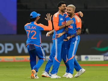 হার্দিক-বুমরাহের একের পর এক ধাক্কা! ভারতের বিরুদ্ধে শুরুতেই চাপে পাকিস্তান