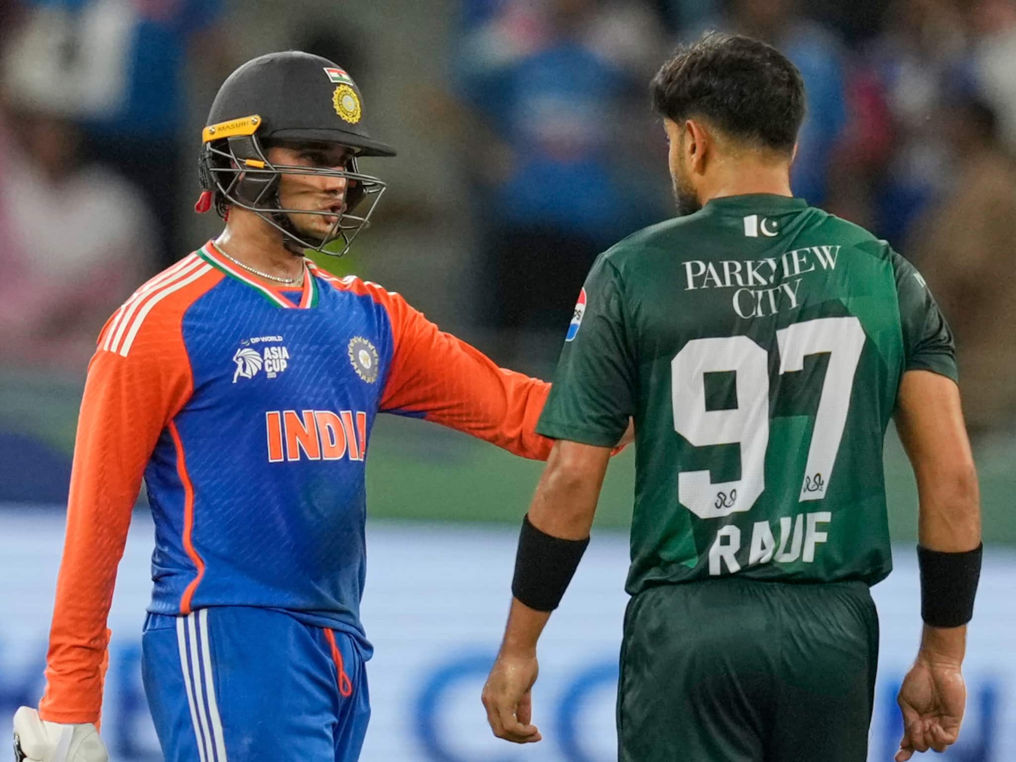 Abhishek Sharma: 'গালি দিচ্ছিল পাকিস্তান...'! মাঠেই 'যুদ্ধ' অভিষেক-রউফের! যোগ্য জবাব ভারতীয় ওপেনারের