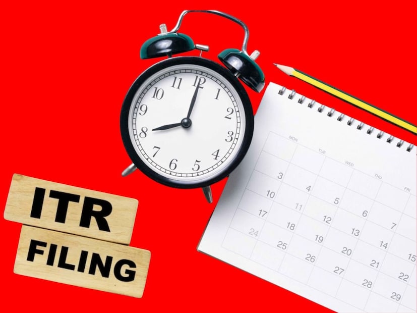 ৪) ITR যাচাইকরণ- রিটার্ন দাখিলের ৩০ দিনের মধ্যে ই-যাচাইকরণ প্রয়োজন।
- যাচাইয়ের জন্য - আধার ওটিপি, নেট ব্যাঙ্কিং, ডিম্যাট অ্যাকাউন্টের মতো বিকল্প।