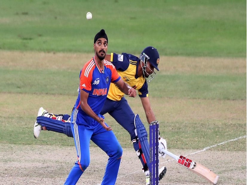 সকলের চোখ হার্দিককে খুঁজছিল, এমন সময় বোঝা যায় তিনি ড্রেসিংরুমে রয়েছেন৷  তখন সবাই আতঙ্কিত হয়ে পড়ে। ফ্যানরা আশঙ্কিত হচ্ছিলেন যে যদি হার্দিকের মতো একজন যোদ্ধা এত রোমাঞ্চকর এবং শ্বাসরুদ্ধকর ম্যাচের সময় মাঠে না থাকে, তাহলে অবশ্যই কিছু একটা ভুল হতে পারে৷ তাঁরা যে আশঙ্কা করছিলেন যেটা সেটাই হয় হার্দিক পান্ডিয়া আহত হন৷  সুপার ওভারে ম্যাচ জয়ের পর, ভারতীয় অধিনায়ক সূর্যকুমার হার্দিকের নাম উল্লেখ না করেই বলেন, 